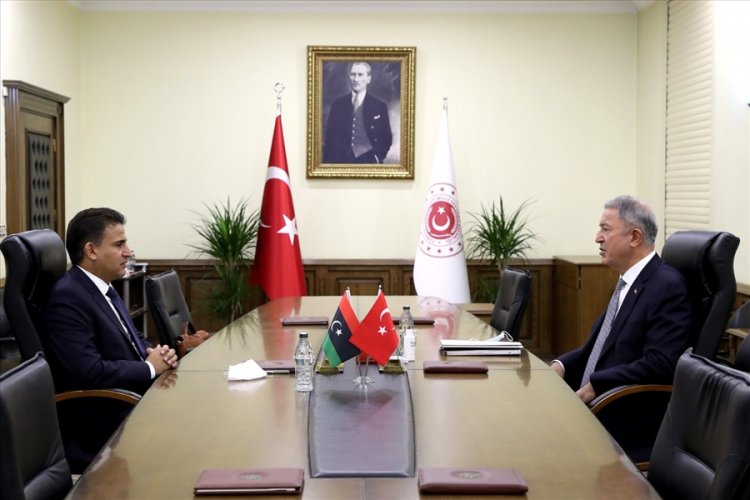Millî Savunma Bakanı Hulusi Akar, Libya  Savunma Bakanı Selahaddin Nemruş ile görüştü